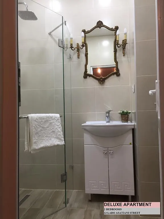 Charming Apartment In Old טביליסי