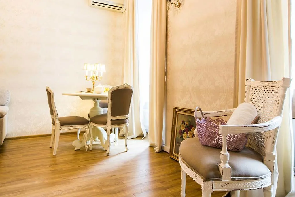 Charming Apartment In Old تبليسي