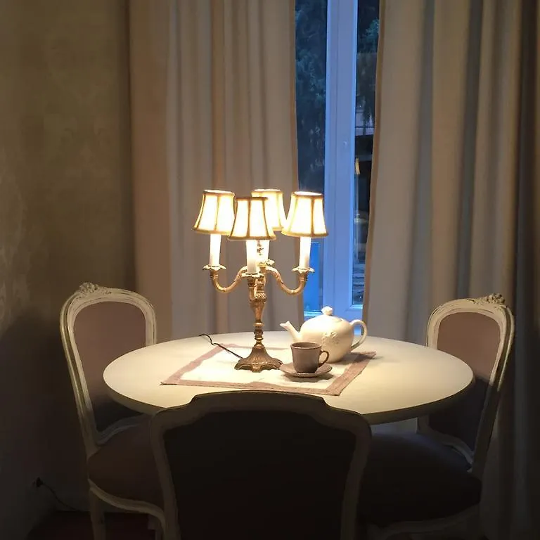 Charming Apartment In Old Τυφλίδα