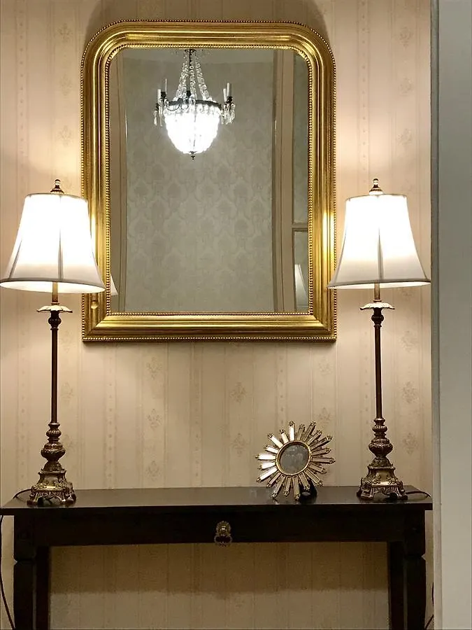 Charming Apartment In Old Τυφλίδα